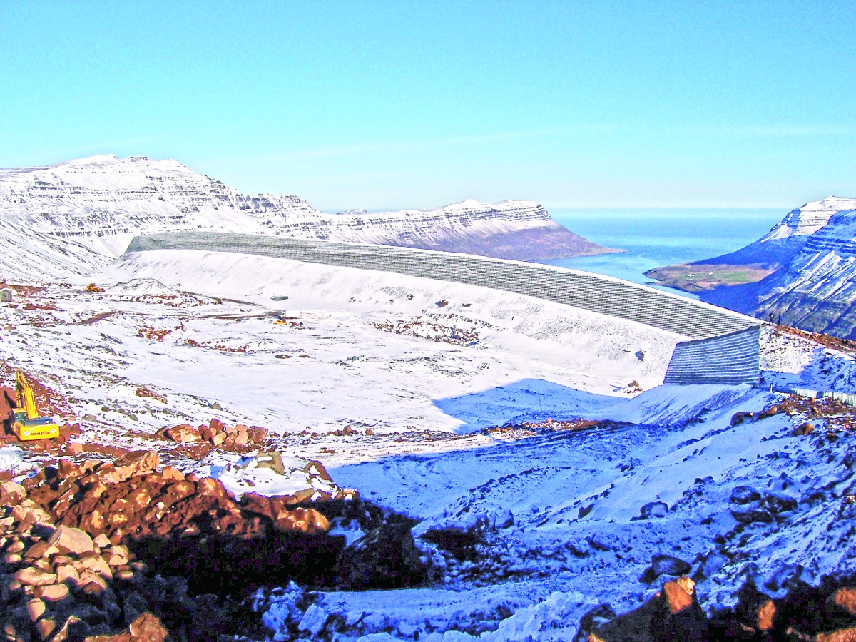 Photo 2 Seydisfjordur & Isafjordur avalanche barrier (Iceland)CMJN